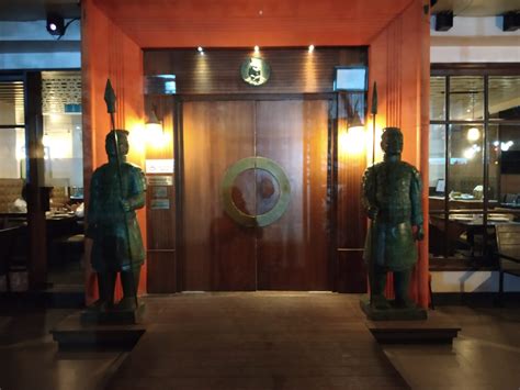 Hogging At One Of The Best Chinese Restaurant In Mumbai | LBB