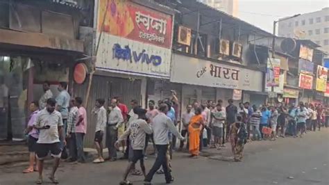 Mumbai Mutton Shop queue: धुळवडीला मटणाचा बेत, दुकानांबाहेर लागल्या ...