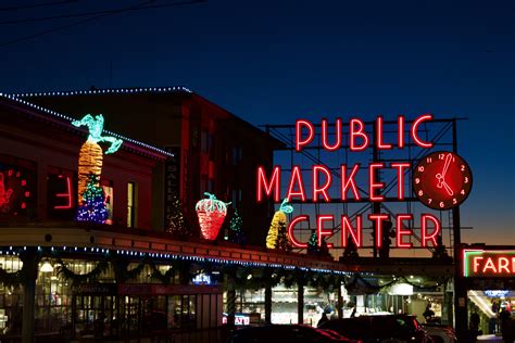 Pike Place Market Holiday Lights : r/Seattle