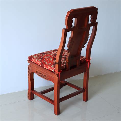 红色椅子厚重仿古中式象鼻椅子 雕花卡背高端实木刺猬紫檀餐椅 名贵红木餐椅-实木餐椅-酒店餐椅-万宴家具