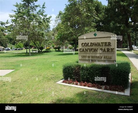Entrance of coldwater canyon park in beverly hills los angeles hi-res ...