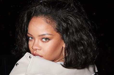 Rihanna Hamil Anak Pertama, Pamer Baby Bump Bersama A AP Rocky ...