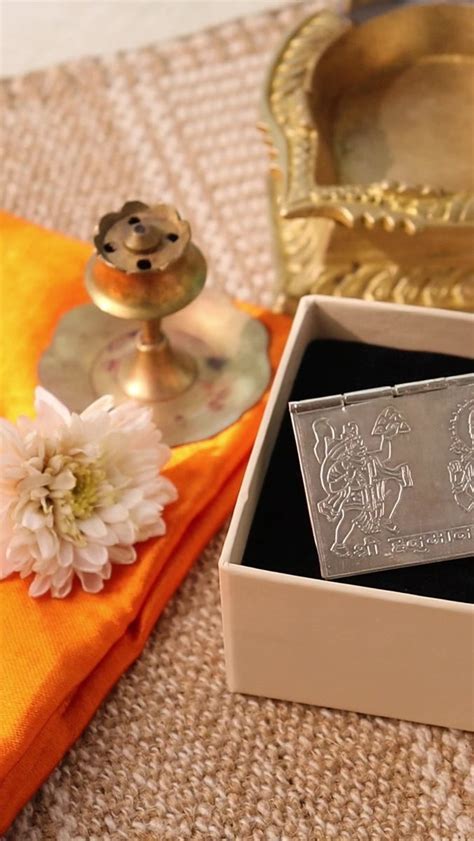 Hanuman Chalisa (Silver) – The Stardust Studio