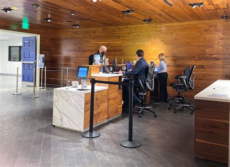 Houston (IAH) Amex Centurion Lounge - Location, Hours [2026]
