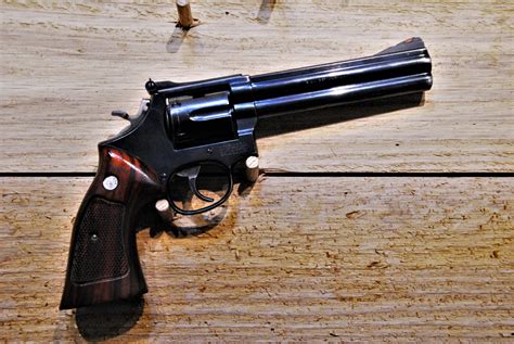 SMITH & WESSON 586 PRE-LOCK AS NEW
