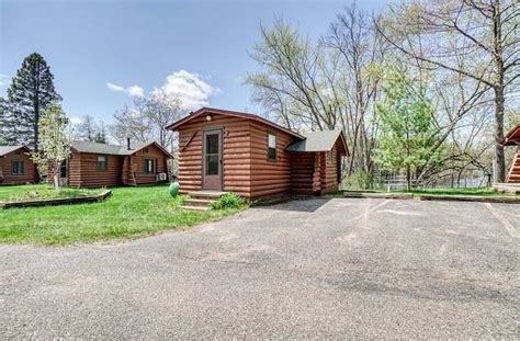 EDGEWATER RESORT COUNTRY LOG CABINS (Iron Mountain) - Campground ...