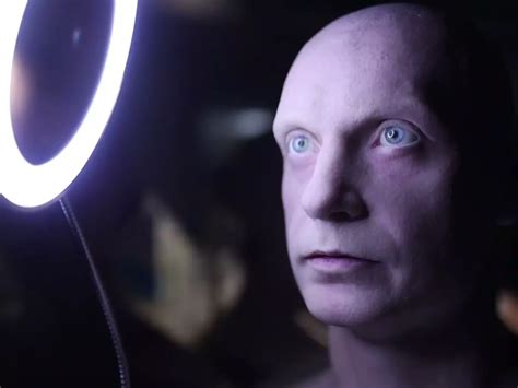 करोड़पति बनने का मौका! रोबोट को अपनी शक्ल देने पर 1.5 करोड़ रुपए दे रही ...