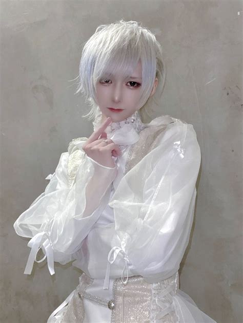 Pin by suji on SCAPEGOAT | Scapegoat, People poses, Drawing reference