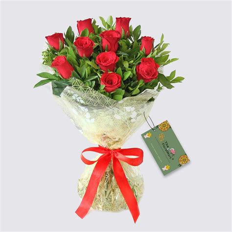 FlowerAura Decorative Bunch of 12 Red Live Fresh Roses Flowers Bouquet ...