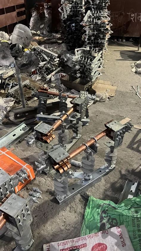 High Voltage Electrical Isolator - 11 Kv Isolator polymer With Earth ...