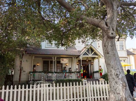 Gilmore Girls Set Tour: How to Visit Stars Hollow