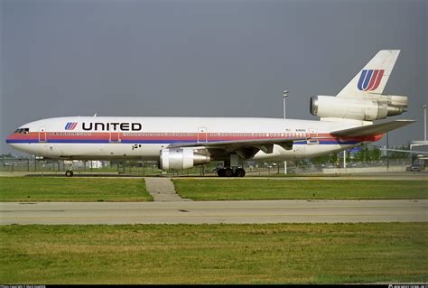 N1810U United Airlines McDonnell Douglas DC-10-10 Photo by Mark ...