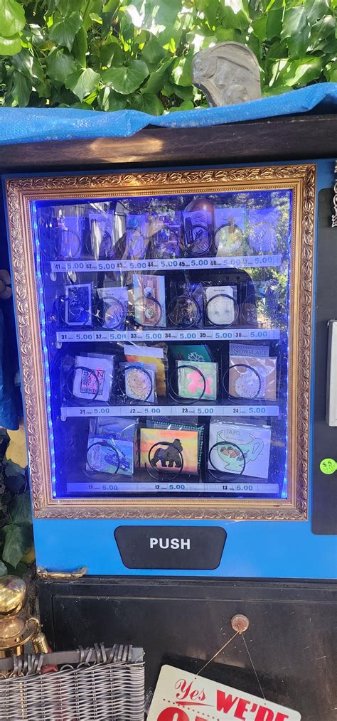 Art vending machine in a driveway in Burbank : r/SFV