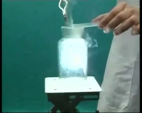 【物质的燃烧】镁在二氧化碳中燃烧实验演示_哔哩哔哩_bilibili