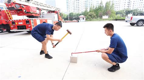 图说│“蓝朋友”牵手小伙伴，消防救援与教育系统跨界合作，上海成立首支中学生消防志愿者服务队