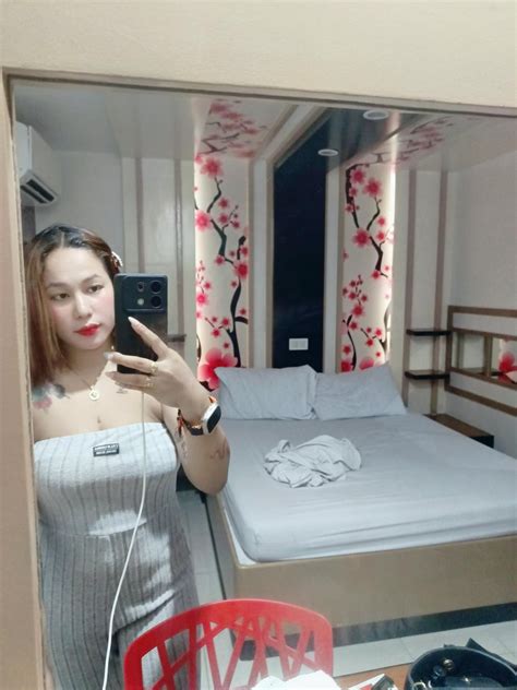 Intense amateur WMAF action with a sexy Pinay MILF