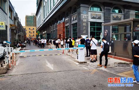 北京核酸检测“排长队”市民：曾在确诊病例餐馆附近就餐