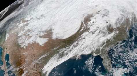 ‘Bomb cyclone’ forecasted to bring heavy snow, blizzard conditions and dangerous travel