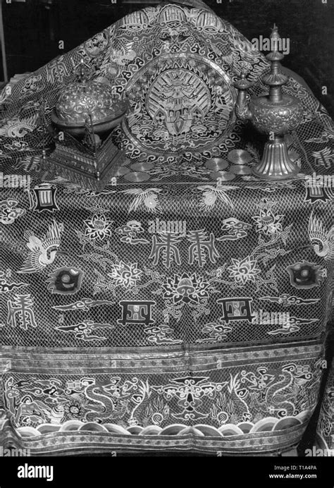 Religion Black and White 的图像结果