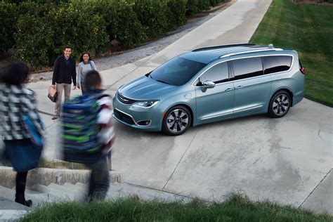 2017 Chrysler Pacifica Hybrid Review: The World’s First Electrified Minivan – A GLOBAL LIFESTYLE