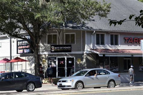 UF campus opens two halal restaurants, addressing calls for food ...