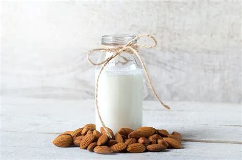 manfaat almond milk untuk wanita