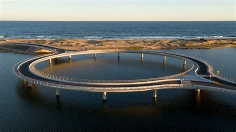 Rafael Viñoly Architects | Laguna Garzón Bridge - Rafael Viñoly Architects