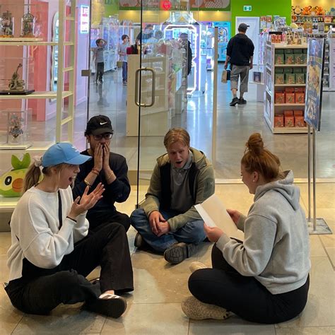 El Con Center Team Building Games – Social Scavenger