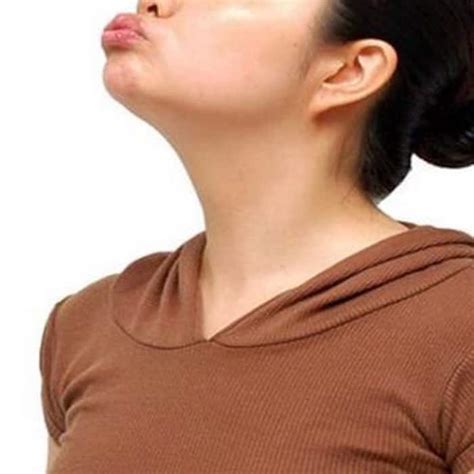 6 easy exercises to get rid of that ugly double chin!