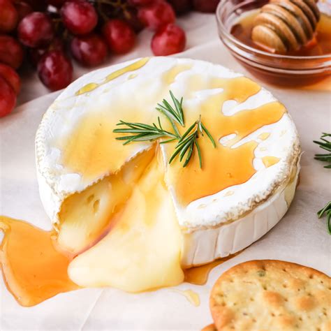 Baked Brie | Easy Recipe | Drizzled with Honey! | BEST Appetizer Idea