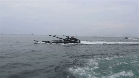 还怕谁！中国海军南海大演习 百辆两栖战车登陆_新浪图片