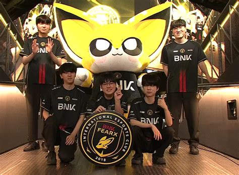 LCK 미친놈들 진짜 걸어다니는 리얼돌을 들고왔네 - 치지직 - 에펨코리아