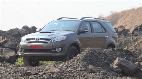Toyota-fortuner-2015 Exterior Car Photos - Overdrive