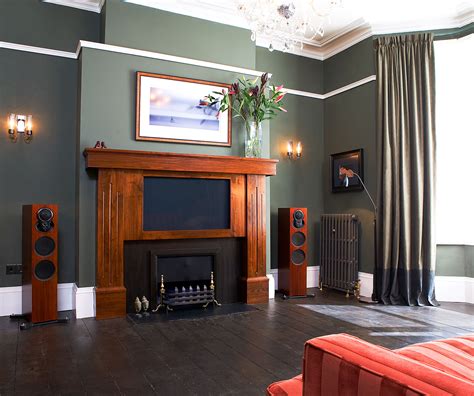 27 - Ivy Cottage Discreet Media Lounge - The Big Picture