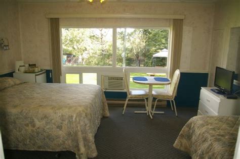 SHUSWAP LAKE MOTEL AND RESORT (Sorrento) - Campground Reviews & Photos ...