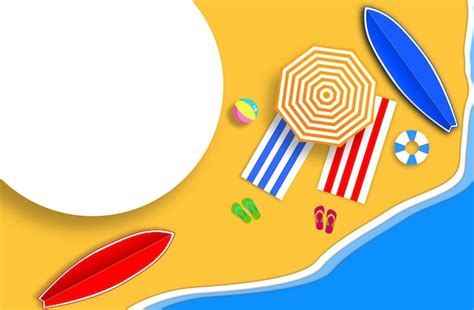 Zomerconcept met een gouden zandstrand en handgemaakte compositie van ...