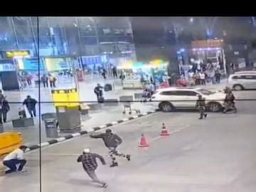 Bengaluru Airport: ಬೆಂಗಳೂರು ಏರ್ ಪೋರ್ಟ್ ನಲ್ಲಿ ಬೆಚ್ಚಿಬೀಳಿಸುವ ಘಟನೆ; ಚಾಕು ...