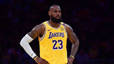 LeBron James reportedly injured, set to miss NBA opening night
