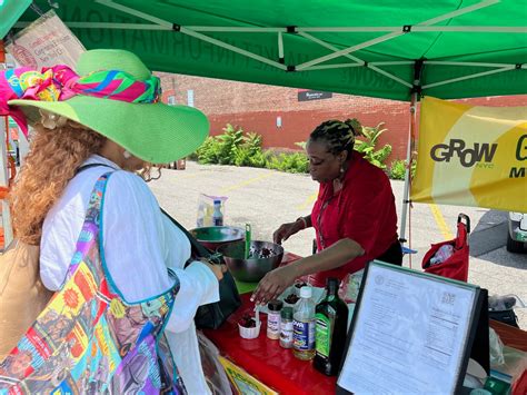 Tomatoes tantalize, rhubarb razzes: What’s hot this July at Staten ...