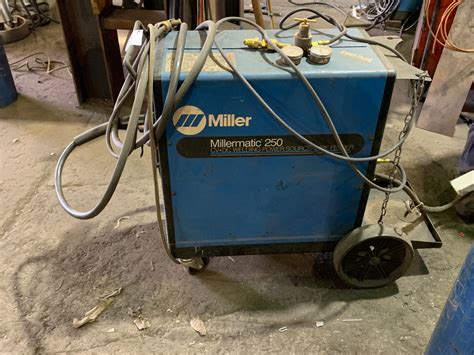 MILLER - MILLERMATIC 250 MOBILE WIRE FEED WELDER WITH GROUND CABLE AND GUN