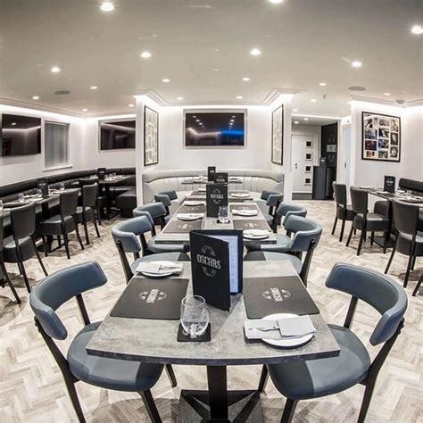 Restaurant Tables and Chairs 的图像结果