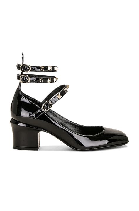Valentino Garavani Ankle Strap Pump in Nero | FWRD