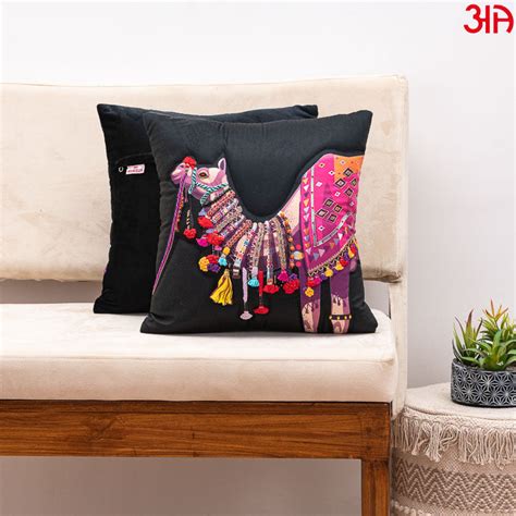 Traditional Camel Art Velvet Cushion Cover – Aawrun