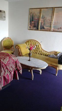 CRYSTAL PALACE INN (Brownfield) - Hotel Reviews, Photos, Rate ...