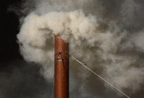 Wait for Vatican white smoke fires up social media
