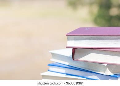 Library Book Stack 的图像结果