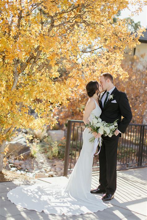 A classic autumn black and white wedding at The Oaks Plum Creek