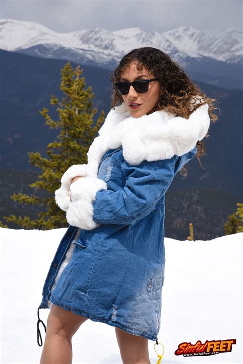 EROS AND GLASSES: LIV AGUILERA aka LIV REVAMPED