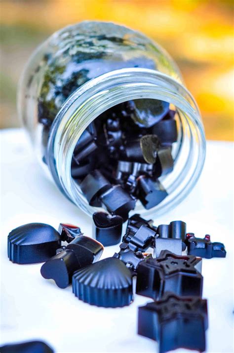 Easy Elderberry Gummies Recipe (perfect for kids!)