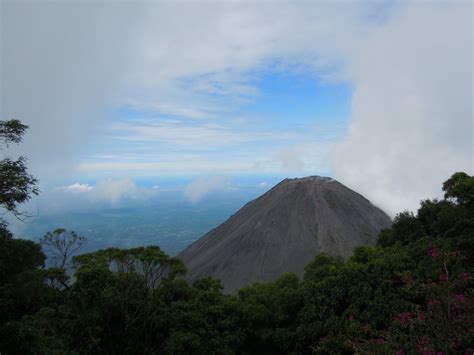 El Roble Tours and Shuttles of El Salvador: Volcanoes of El Salvador